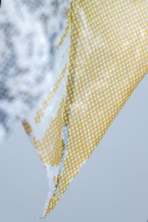 Linnen span­draden vormen de structurele basis van het biomorfische wandobject