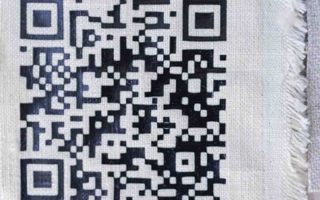 Elena Kamphuis sustainable wall art with qr code